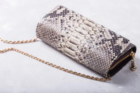 Women's bag clutch bag of leather of reptiles
