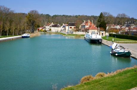 Canal de Bourgogne - Le Port de Plaisance de Tanlay © Pline - licence [CC BY-SA 3.0] from Wikimedia Commons