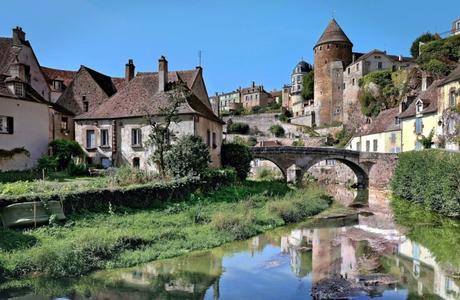 Semur-en-Auxois depuis le Pont Pinard © Rolf Kranz - licence [CC BY-SA 4.0] from Wikimedia Commons