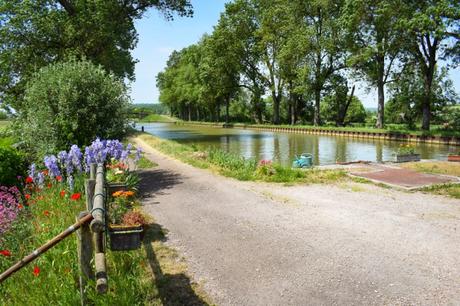 Le canal près de Vandenesse-en-Auxois © French Moments