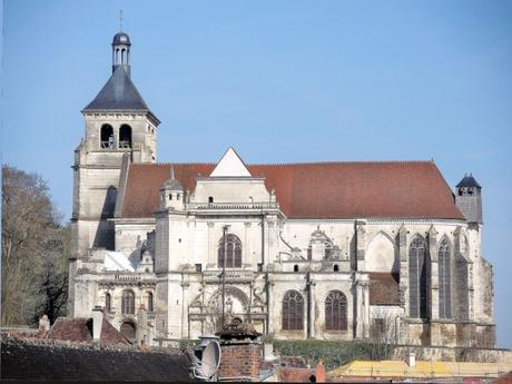 L'église Saint-Pierre de Tonnerre © Espirat - licence [CC BY-SA 4.0] from Wikimedia Commons.