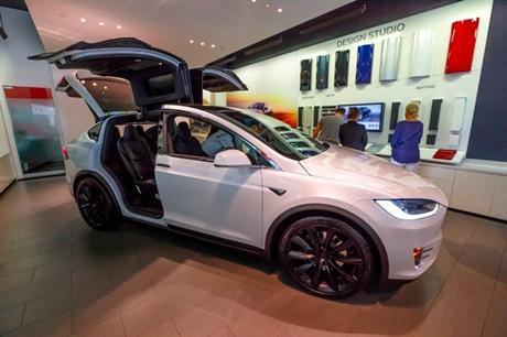 Voiture électrique : quelle Tesla 7 places choisir en 2022 ?