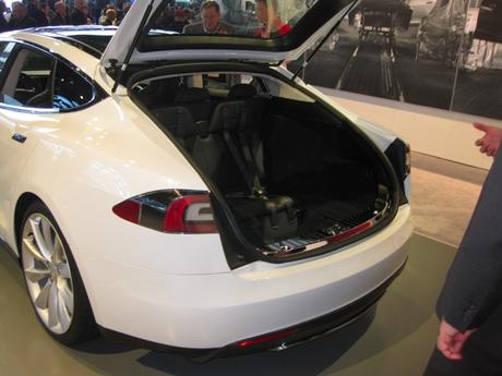 Voiture électrique : quelle Tesla 7 places choisir en 2022 ?