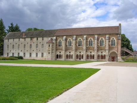 Abbaye de Cîteaux - la Bibliothèque © G CHP - licence [CC BY-SA 2.5] from Wikimedia Commons