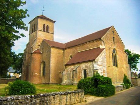 Autour de Dijon - Eglise Gevrey-Chambertin par Urgan. Domaine Public via Wikimedia Commons