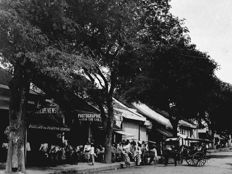TM-60014577-Le studio photo de Tan Tjie Lan à Pasar Baru  Batavia-1890-1910-600