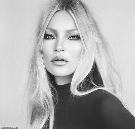 Et un dessin hyper réaliste de Kate Moss, créé exclusivement pour la vente par Kelvin Okafor, spécialisé dans les portraits au crayon, est évalué entre 10 000 et 15 000 £.