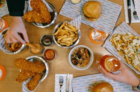 UMAMI BURGER OUVRE SON PREMIER RESTAURANT EN EUROPE, A PARIS UMAMI BURGER OUVRE SON PREMIER RESTAURANT EN EUROPE, A PARIS