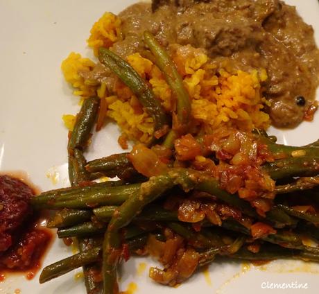 Rendang au boemboe, riz au curcuma et haricots verts épicés - La cuisine indonésienne