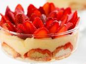 délicieux Tiramisu fraises fameux dessert Italien.