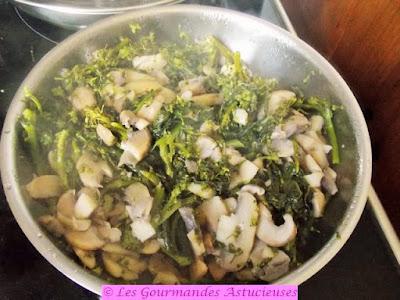 Assiette complète Vegan aux champignons, fleurs de choux, boulgour, oseille et houmous