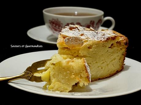 Gâteau aux pommes, mascarpone et amandes (recette très simple). Gâteau aux pommes, mascarpone et amandes (recette très simple).