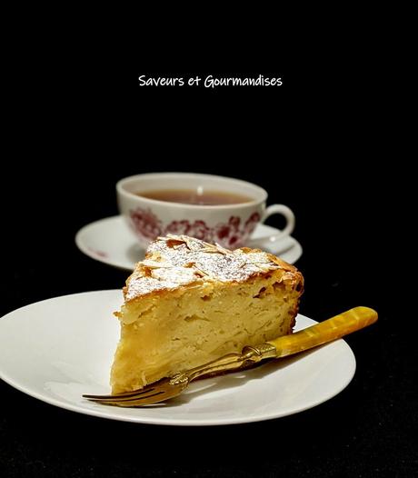 Gâteau aux pommes, mascarpone et amandes (recette très simple). Gâteau aux pommes, mascarpone et amandes (recette très simple).