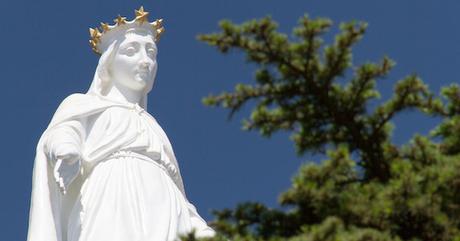 Marie, une Mère qui accompagne constamment ses enfants maronites