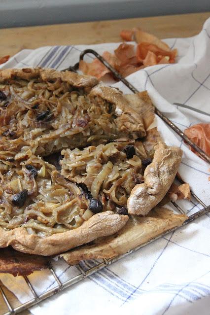 Tarte aux oignons et olives façon pissaladière Tarte aux oignons et olives façon pissaladière