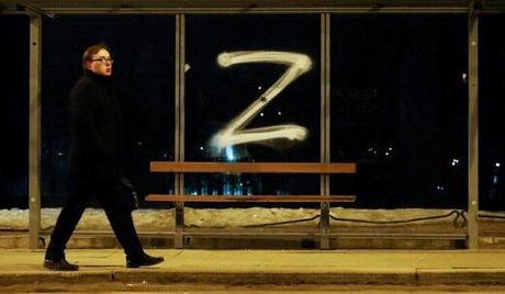 Cliquer pour agrandir homme marchant Z