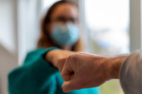 « Les masques faciaux protègent votre santé, votre portefeuille et l'économie » (Visuel Adobe Stock 417108229)