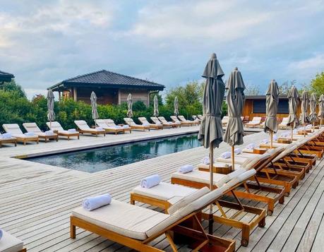 Nos meilleures idées d’hôtels pour un week end dans la nature ! Piscine Hôtel Jiva Hill dans le Jura