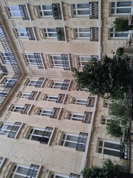 Le Claridge dévoile 21 nouvelles suites imaginées comme des appartements au chic très parisien, en plein cœur du Triangle d’Or