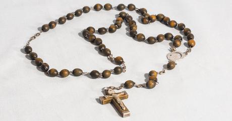 En priant le Rosaire après la disparition de sa fille, elle a trouvé la paix