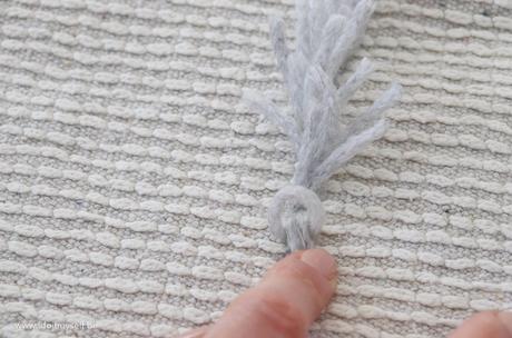 main boucle laine 