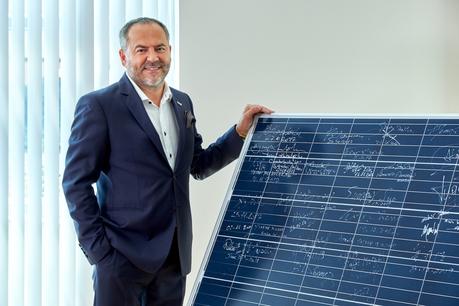 La technologie et les géants de la vente au détail adoptent l’énergie solaire Halil Demirdağ, PDG de Smart Solar Technologies.