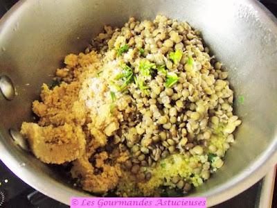 Quenelles lentilles-quinoa, écrasée d'orties et salade choux (Vegan) Quenelles lentilles-quinoa, écrasée d'orties et salade choux (Vegan)