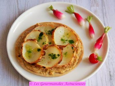 Tarte fine aux radis d'hiver et au houmous (Vegan)