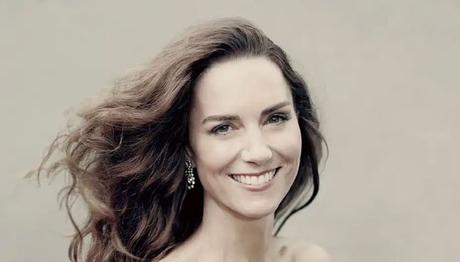 Les portraits d’anniversaire de la duchesse de Cambridge sont exposés au public Kate Middleton honorée par la reine : les portraits d'anniversaire de la duchesse de Cambridge sont exposés au public