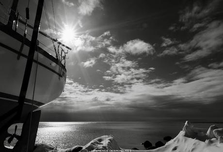 Fesse de bateau, étoile et bord de mer… #Couleur #NoirEtBlanc