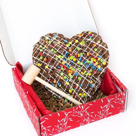 Heart Shaped Chocolate Pizza with Mallet 20+ Idées de plats en forme de cœur pour la Saint-Valentin 2021