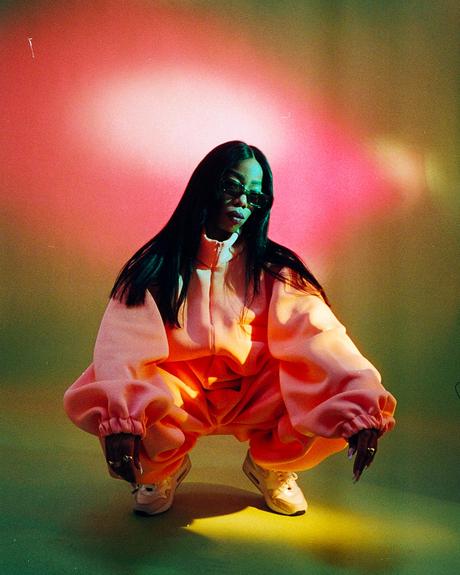 Fenom présente la Nike Air Max 1 « Ville Lumière » avec Kimberly Fenom présente la Nike Air Max 1 « Ville Lumière » avec Kimberly