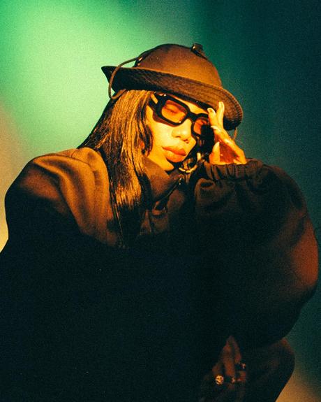 Fenom présente la Nike Air Max 1 « Ville Lumière » avec Kimberly Fenom présente la Nike Air Max 1 « Ville Lumière » avec Kimberly