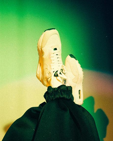 Fenom présente la Nike Air Max 1 « Ville Lumière » avec Kimberly Fenom présente la Nike Air Max 1 « Ville Lumière » avec Kimberly