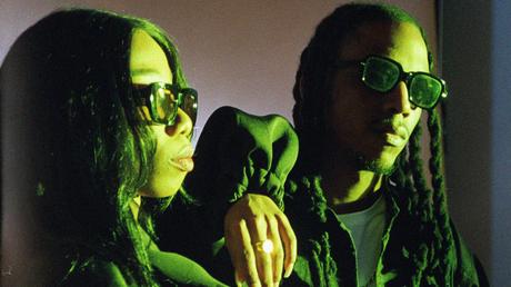 Fenom présente la Nike Air Max 1 « Ville Lumière » avec Kimberly Fenom présente la Nike Air Max 1 « Ville Lumière » avec Kimberly