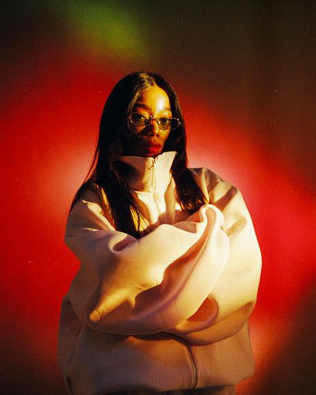 Fenom présente la Nike Air Max 1 « Ville Lumière » avec Kimberly Fenom présente la Nike Air Max 1 « Ville Lumière » avec Kimberly