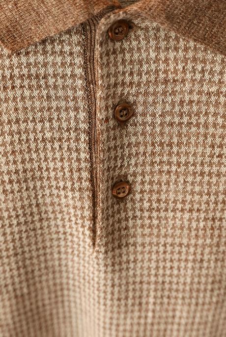 Gran Sasso, collection Printemps-Été 2022 Maglificio Gran Sasso, collection Printemps-Eté 2022 : polo pied-de-poule en lin.