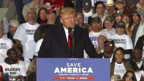 Trump déclare lors d'un rassemblement qu'il pardonnera aux émeutiers du 6 janvier s'il redevient président.