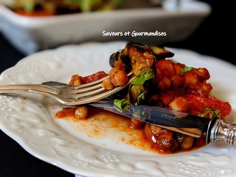 Aubergines aux pois chiche et aux tomates (Musaqa’a). de S. Tamimi. Aubergines aux pois chiche et aux tomates (Musaqa’a). de S. Tamimi.
