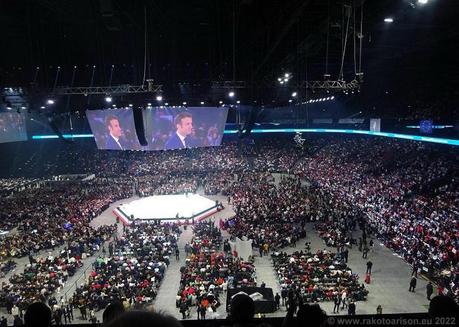 Élysée 2022 (41) : Emmanuel Macron descend dans l’arène