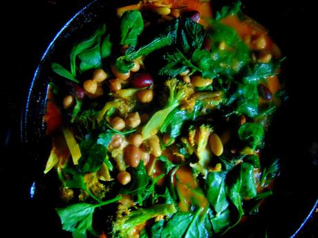 Cari de brocoli et légumineuses Cari de brocoli et légumineuses