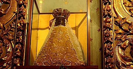 Cette Vierge noire renferme un nombre impressionnant de reliques