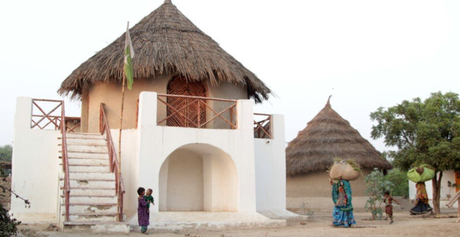 Une architecte de 80 ans a conçu et construit des maisons écologiques pour 50 familles dans le besoin