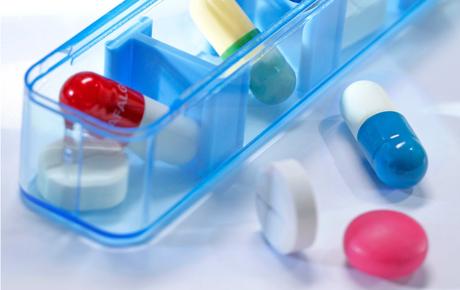 Les personnes âgées ayant des problèmes de mémoire prennent justement plusieurs (ou trop de) médicaments (Visuel Adobe Stock 35644290) Les personnes âgées ayant des problèmes de mémoire prennent justement plusieurs (ou trop de) médicaments (Visuel Adobe Stock 35644290)