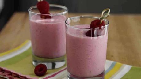 Cette recette de petit-suisse aux framboises au Thermomix est le parfait délice du printemps ! Cette recette de petit-suisse aux framboises au Thermomix est le parfait délice du printemps !