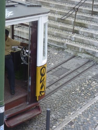 lisbonne,portugal,voyage,blog littéraire de christian cottet-emard,promenade,europe,occident,rossio,restauradores,quai des colonnes,chiado,sagres,super bock,christian cottet-emard,ginja,principe real,parc,cèdre,partagas club,librairie ambulante,estafette renault,tage,fleuve,aaron jenkins,campo de ourique,rua da escola politecnica,miraduro são pedro de alcântara,elevador da glória,praça dos restauradores,sao mamede,roman,éditions orage lagune express,littérature,fiction,parution,publication,édition,musique,piano,pianiste,orgue,oyonnax,nantua,lyon,barcelone,venise,france