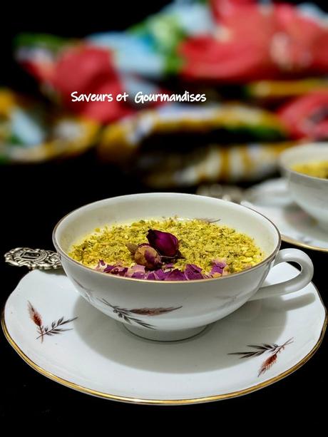 Rabri, crème de lait à la pistache.