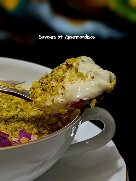 Rabri, crème de lait à la pistache. Rabri, crème de lait à la pistache.