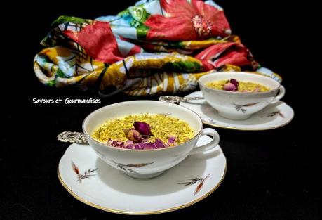 Rabri, crème de lait à la pistache.