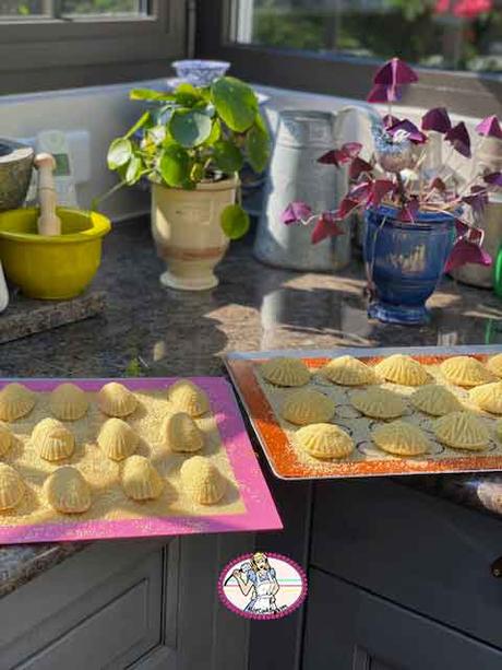 Maamouls ou gâteaux Libanais de Pâques aux dattes